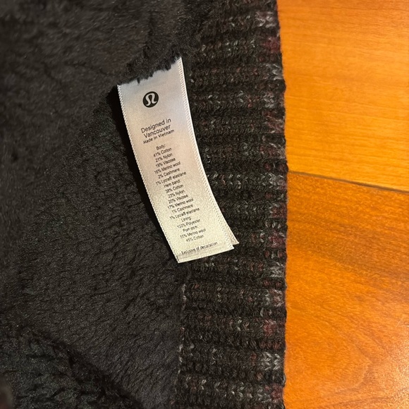 Lululemon Textured Fleece Pom Beanie - Picture 3 of 4